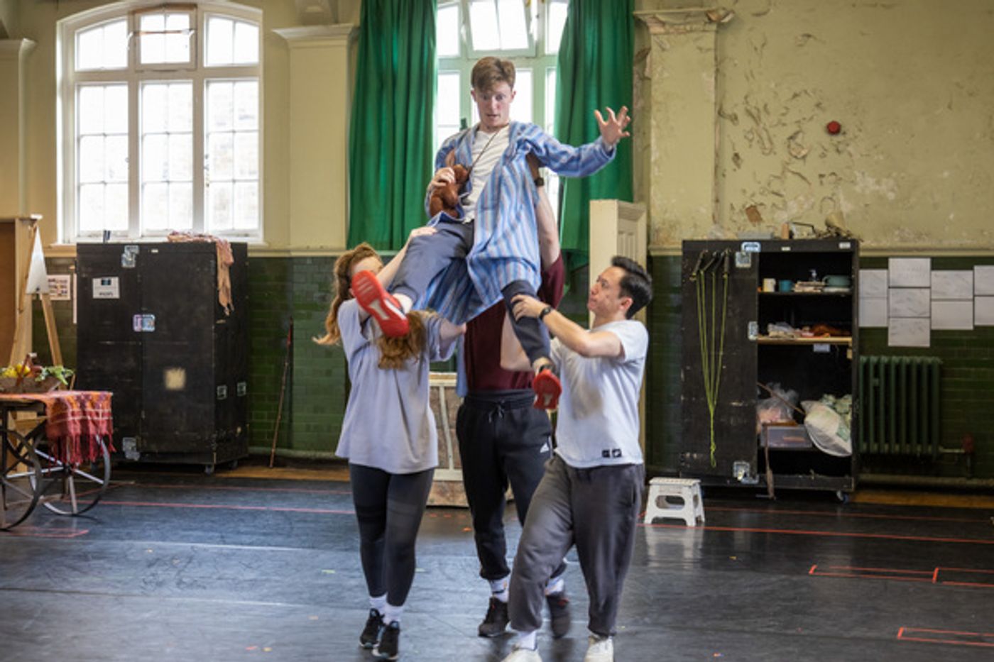 Photos: Inside Rehearsal For THE OCEAN AT THE END OF THE LANE UK and Ireland Tour  Image
