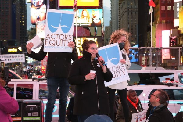 Photos & Video: Actors' Equity Members Rally in Times Square for a Fair Deal on Broadway — photo 3 of 10