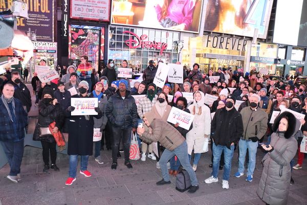 Photos & Video: Actors' Equity Members Rally in Times Square for a Fair Deal on Broadway — photo 8 of 10