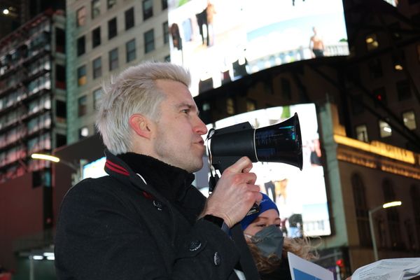 Photos & Video: Actors' Equity Members Rally in Times Square for a Fair Deal on Broadway — photo 7 of 10