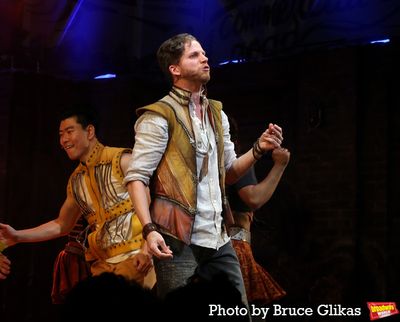 Stark Sands Photo