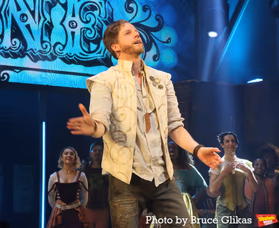 Stark Sands Photo