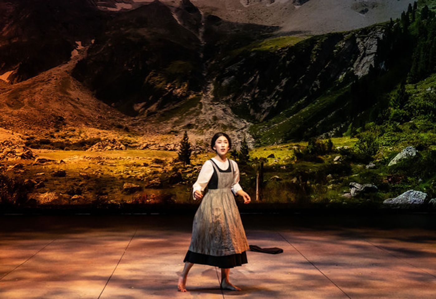 Photos: First Look at THE SOUND OF MUSIC at Paramount Theatre  Image