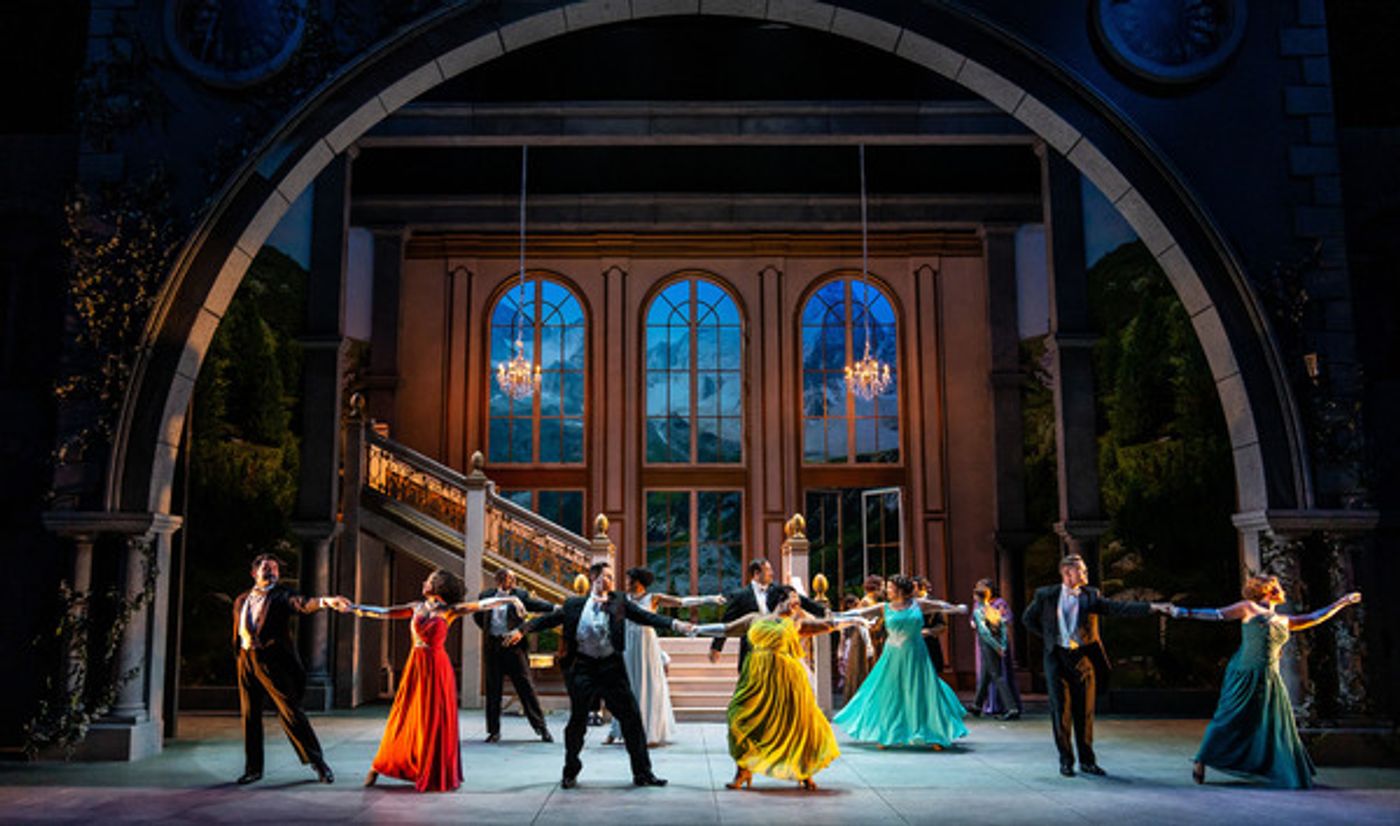 Photos: First Look at THE SOUND OF MUSIC at Paramount Theatre  Image