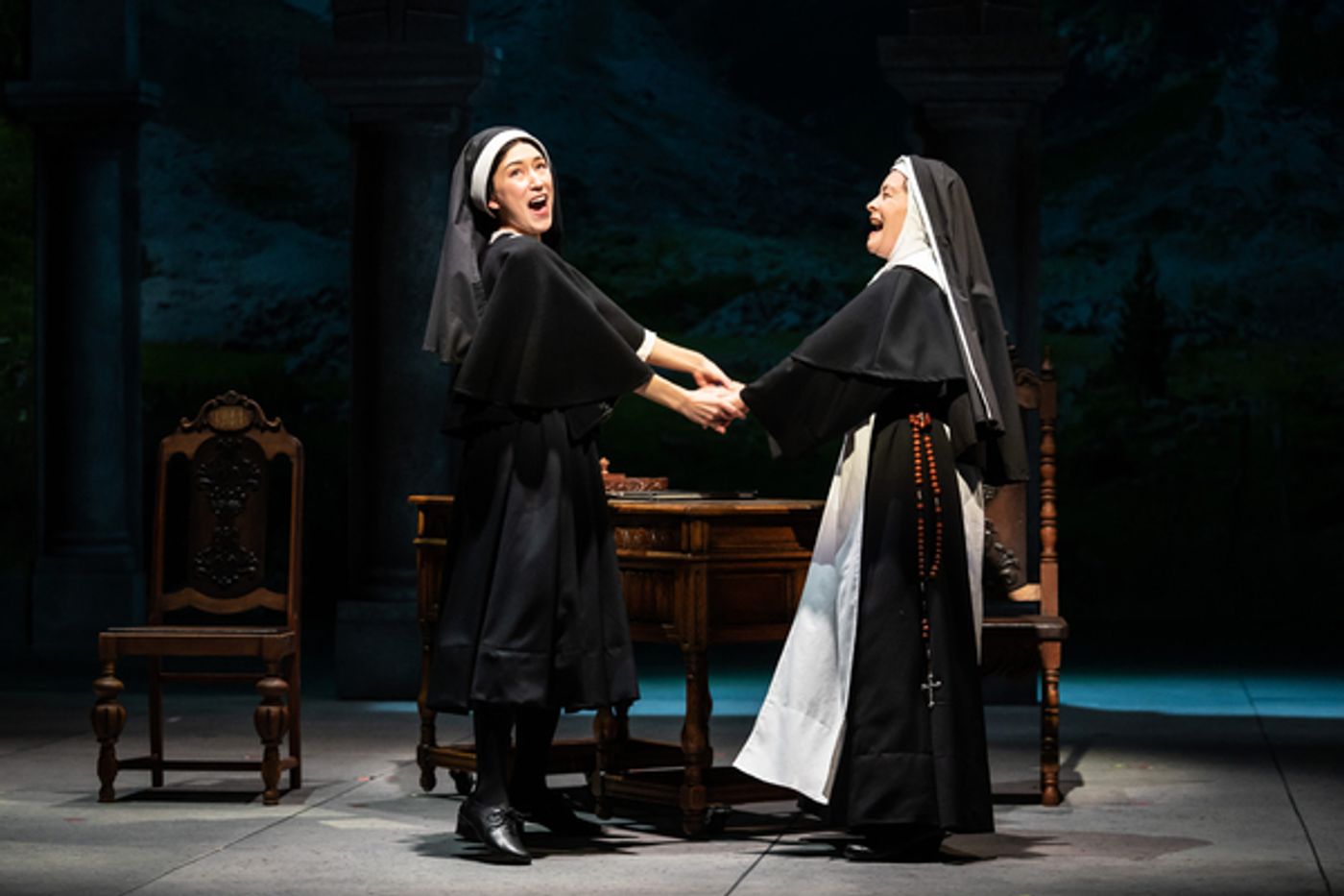 Photos: First Look at THE SOUND OF MUSIC at Paramount Theatre  Image