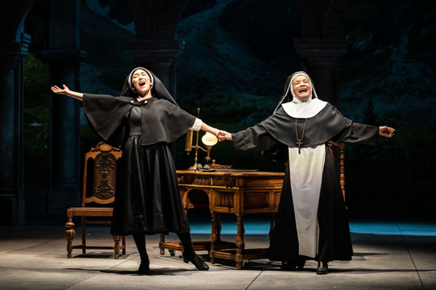 Photos: First Look at THE SOUND OF MUSIC at Paramount Theatre  Image