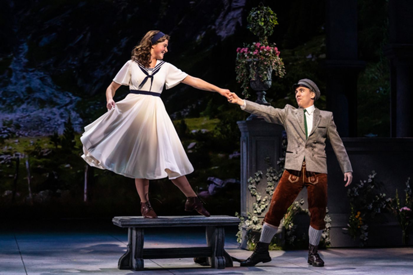 Photos: First Look at THE SOUND OF MUSIC at Paramount Theatre  Image