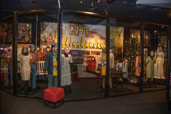Photos: Leonard Maltin Emcees THE WALTONS Cast 50th Anniversary Reunion at The Hollywood Museum  Image
