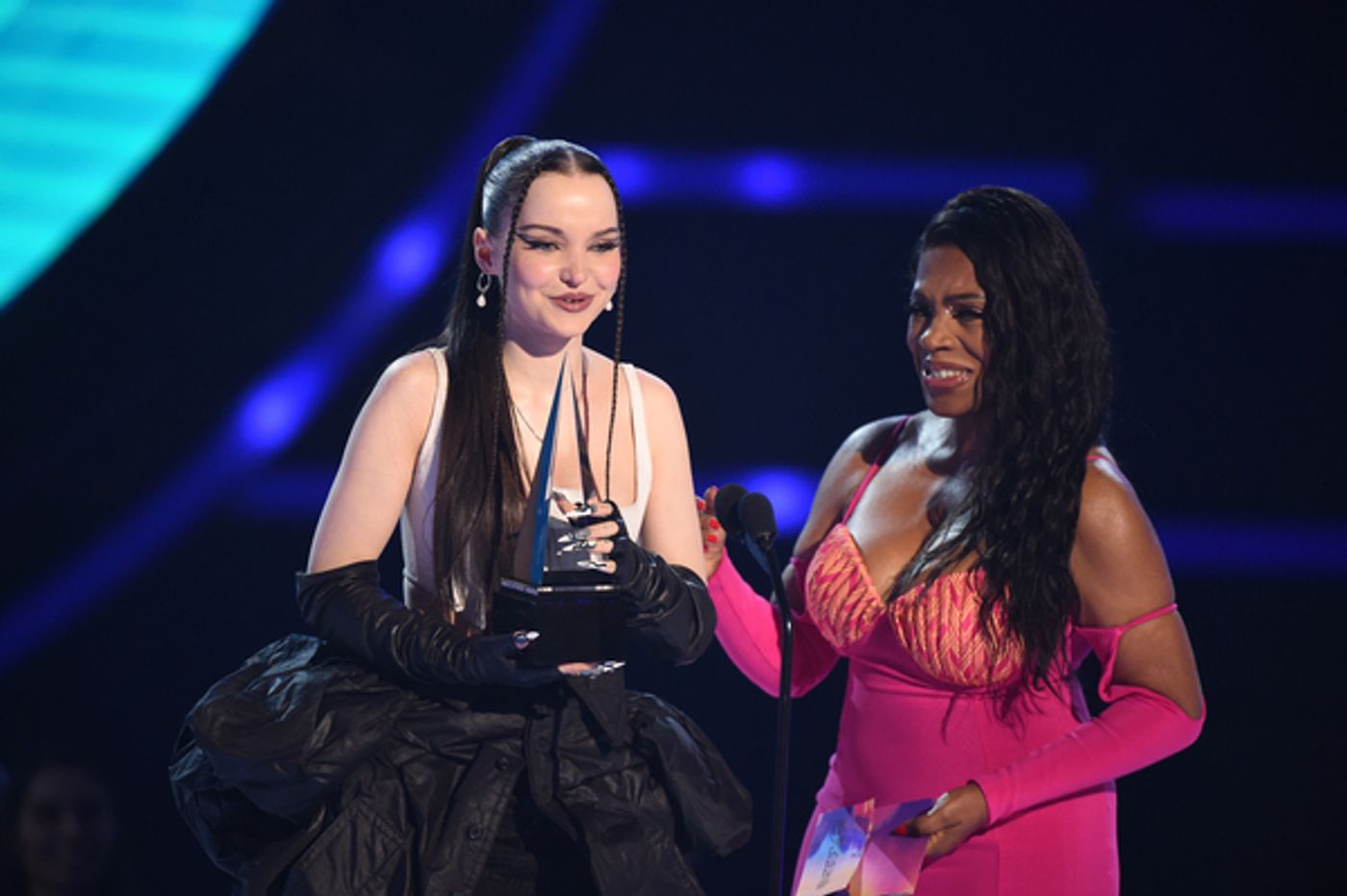 Photos: Inside The American Music Awards With Wayne Brady, Taylor Swift & More  Image