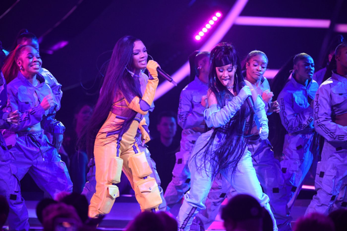 Photos: Inside The American Music Awards With Wayne Brady, Taylor Swift & More  Image