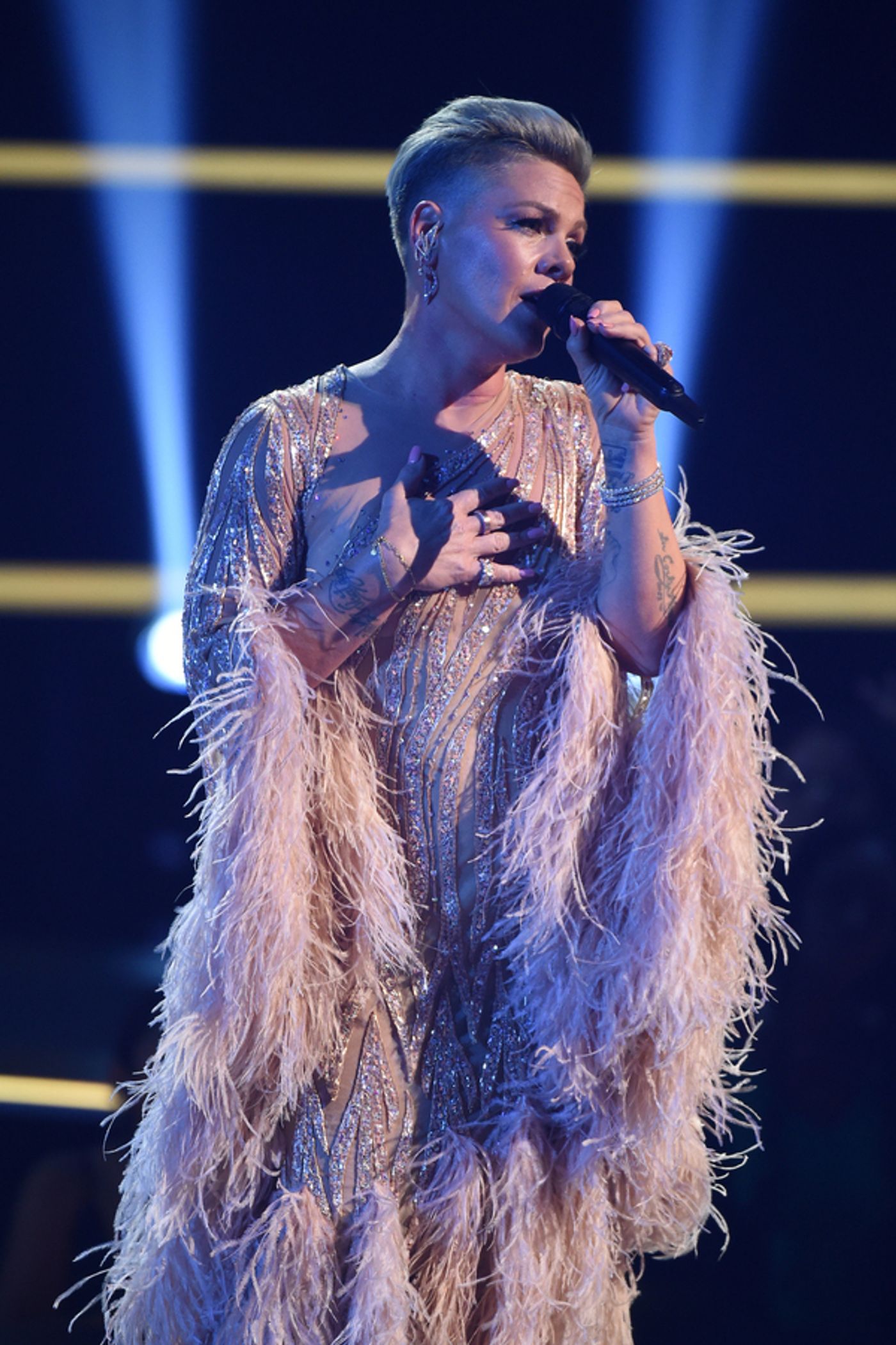 Photos: Inside The American Music Awards With Wayne Brady, Taylor Swift & More  Image