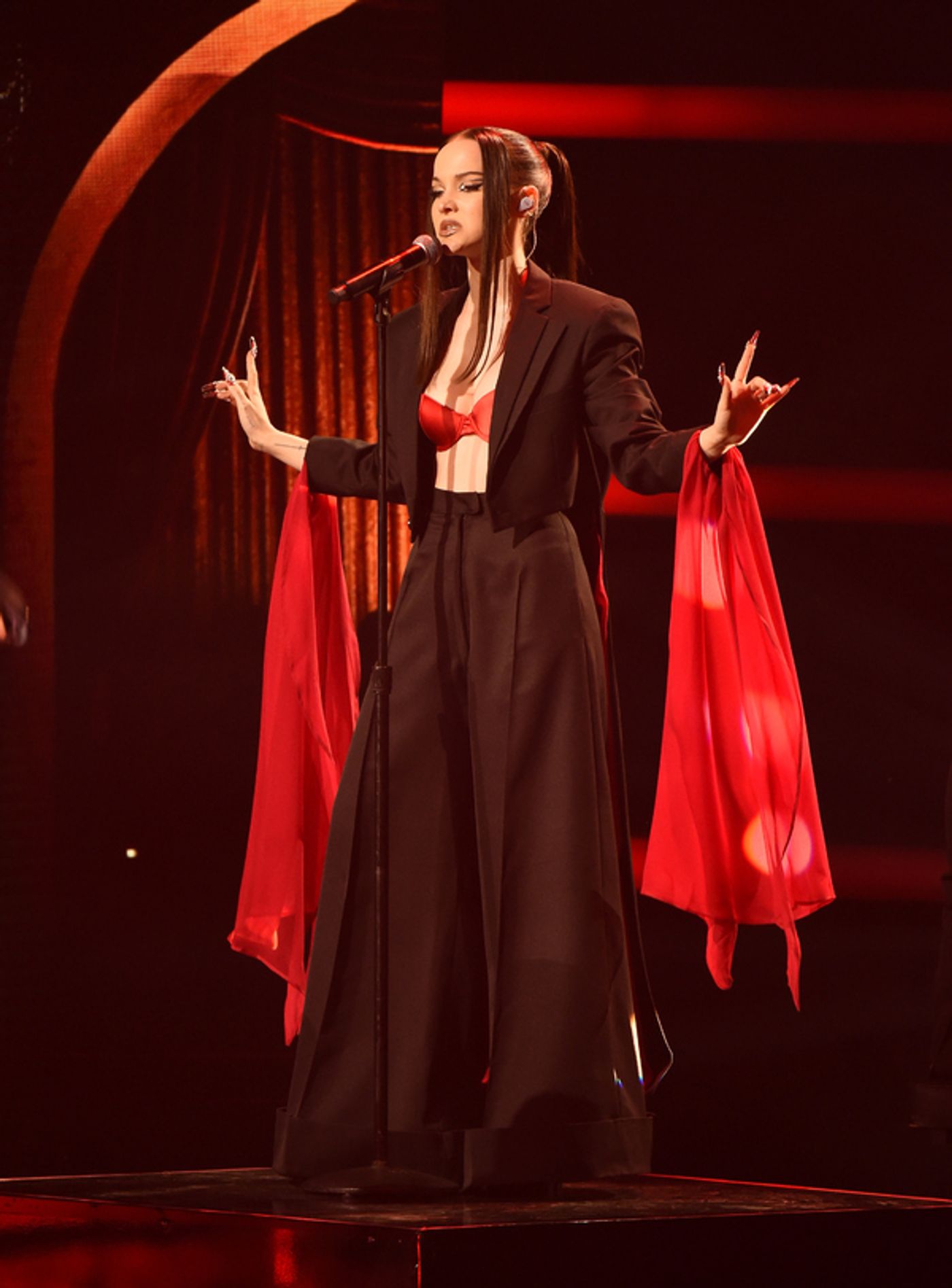 Photos: Inside The American Music Awards With Wayne Brady, Taylor Swift & More  Image