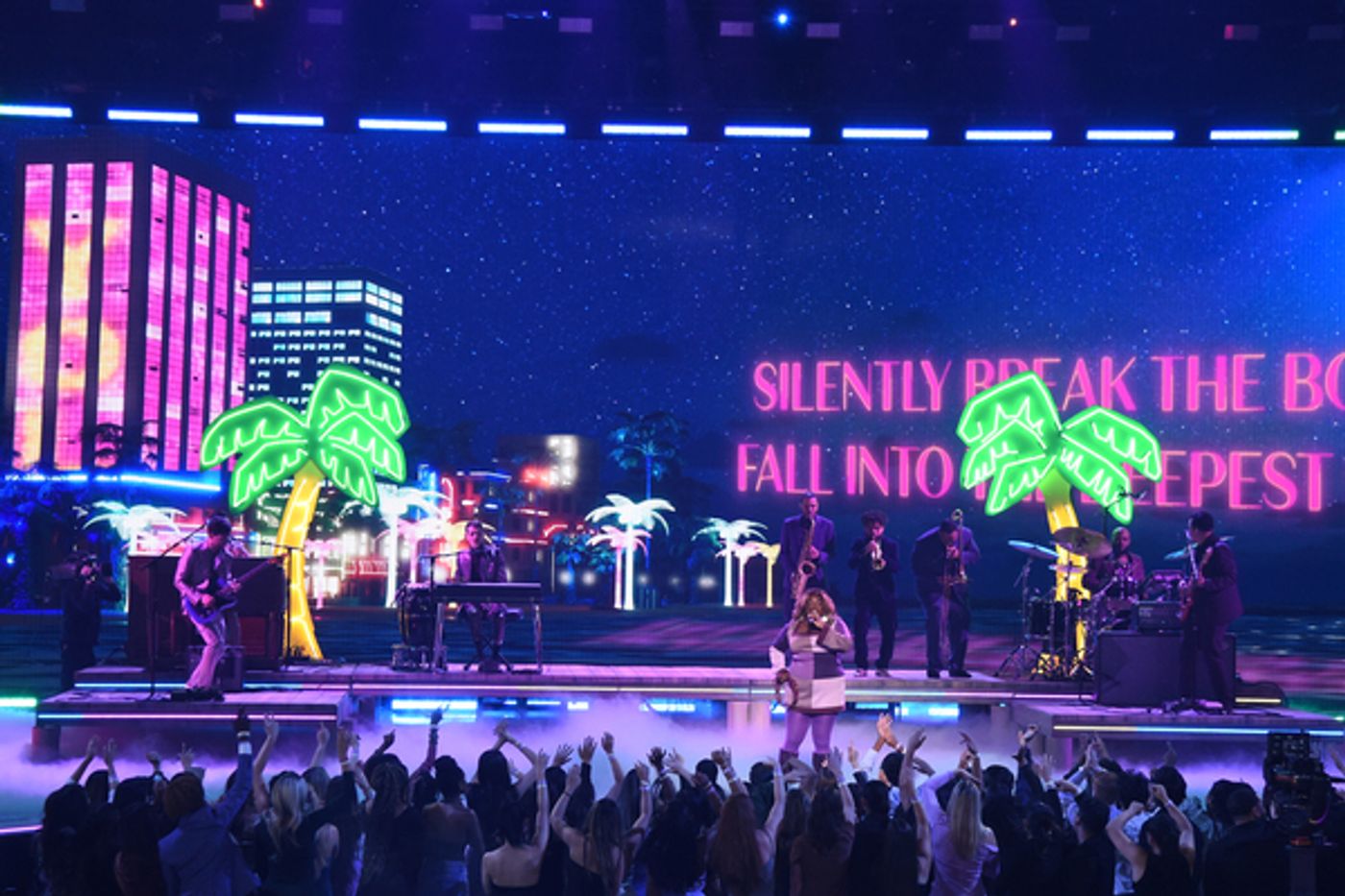 Photos: Inside The American Music Awards With Wayne Brady, Taylor Swift & More  Image