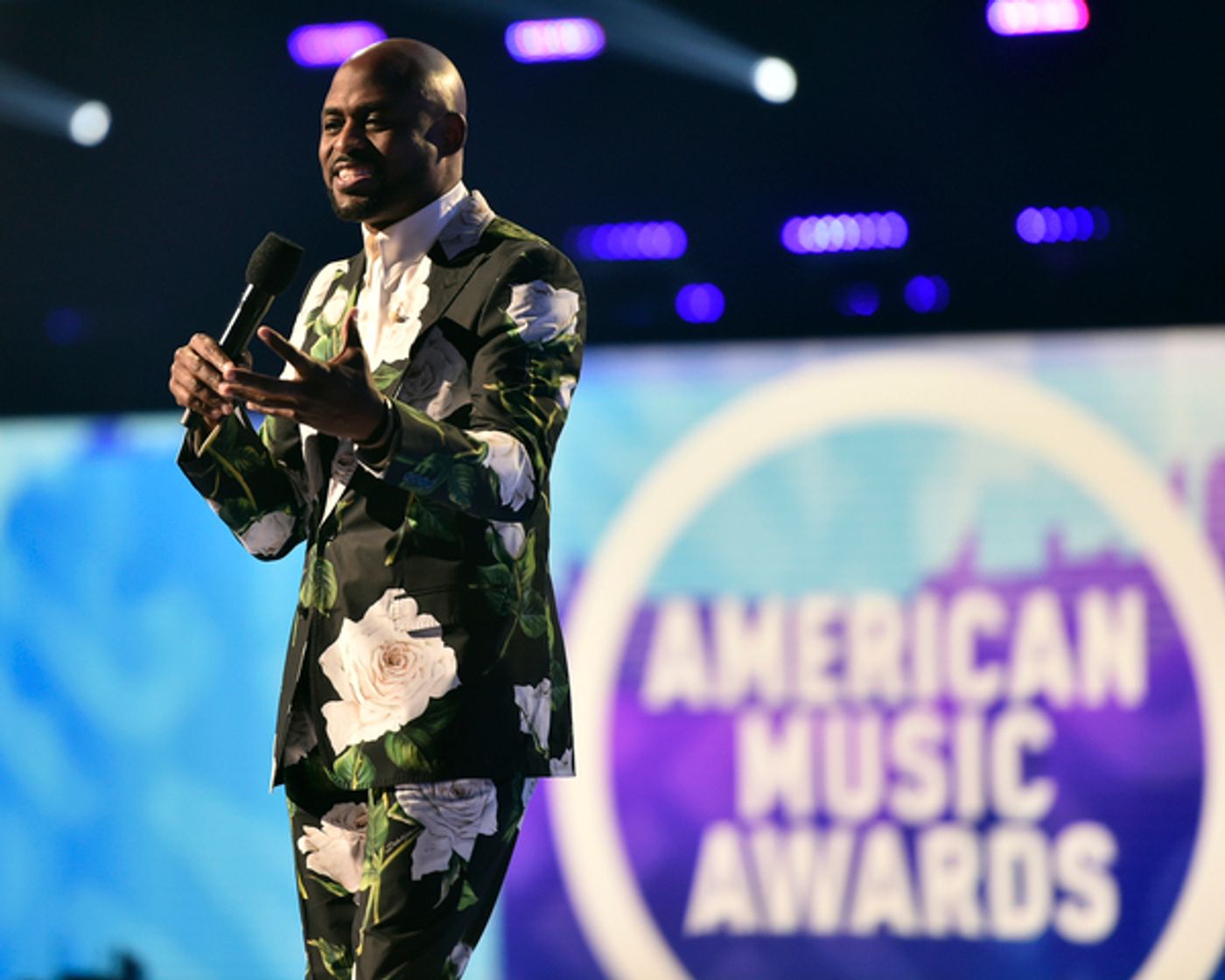Photos: Inside The American Music Awards With Wayne Brady, Taylor Swift & More  Image