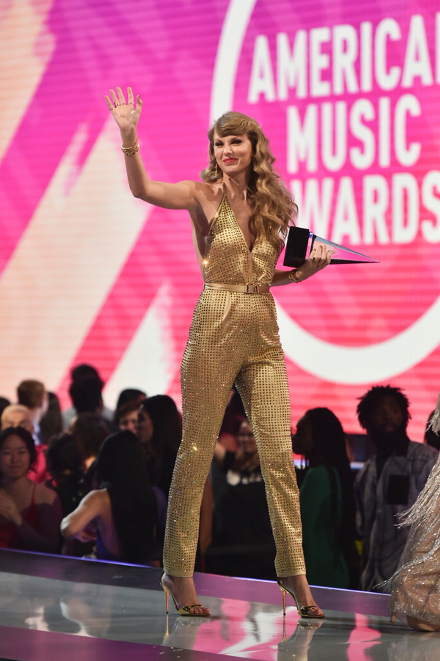 Photos: Inside The American Music Awards With Wayne Brady, Taylor Swift & More  Image