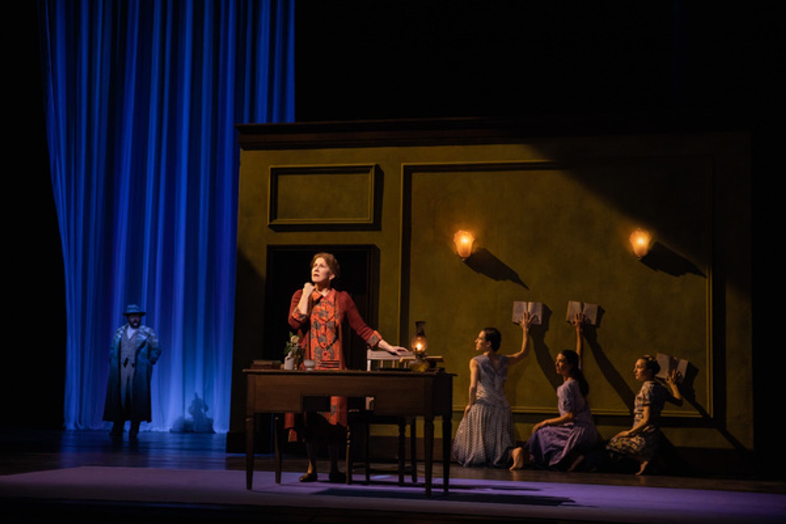 Photos: First Look at Kelli O'Hara, Renée Fleming & Joyce DiDonato in THE HOURS at The Metropolitan Opera — photo 10 of 17