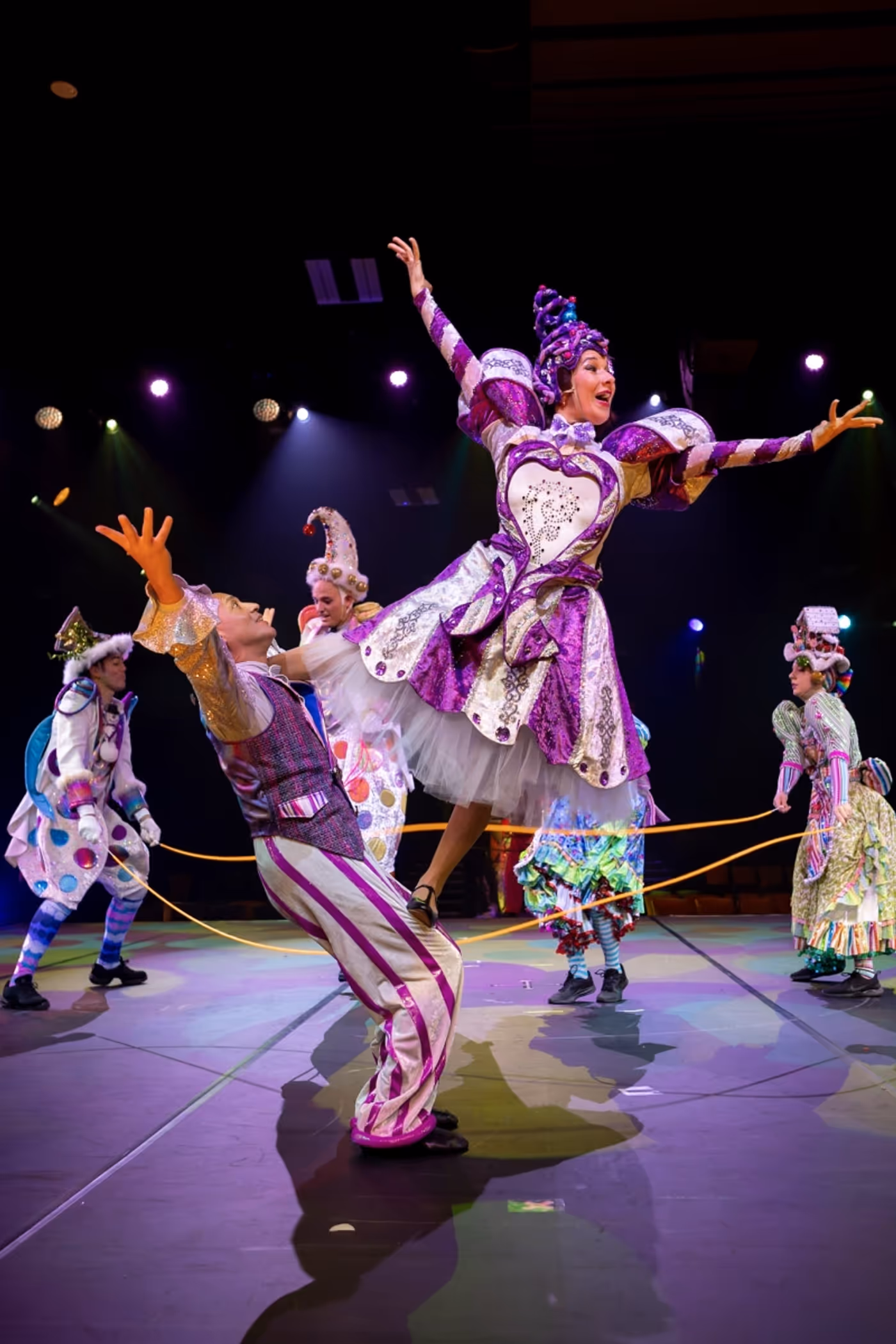 Review: CIRQUE DREAMS HOLIDAZE at Orpheum Theater  Image