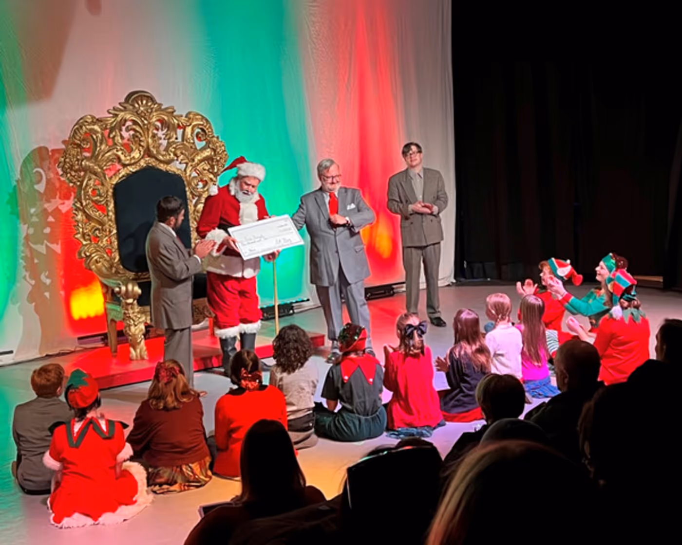 Photos: First Look At MIRACLE ON 34TH STREET At Theatrikos  Image