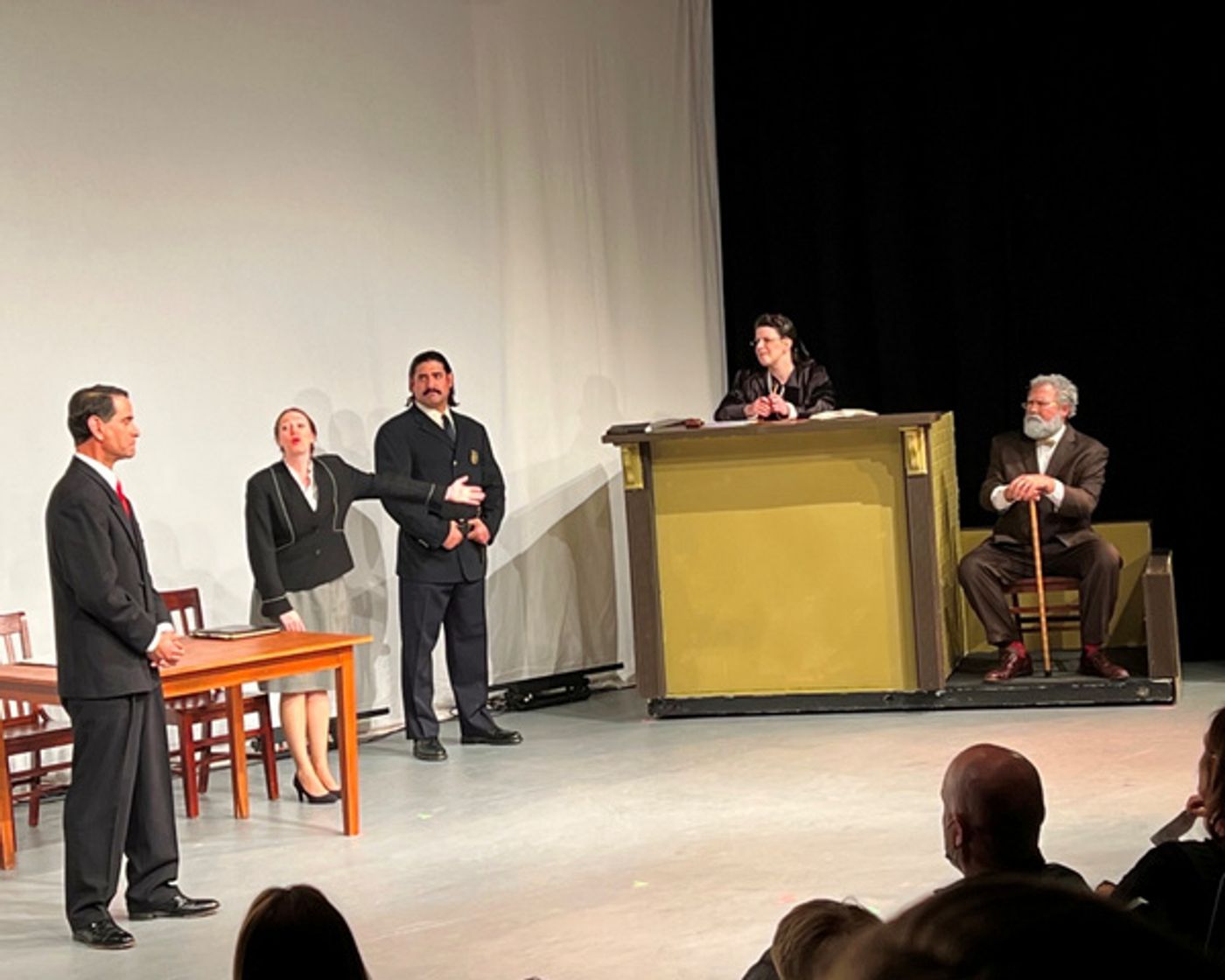 Photos: First Look At MIRACLE ON 34TH STREET At Theatrikos  Image