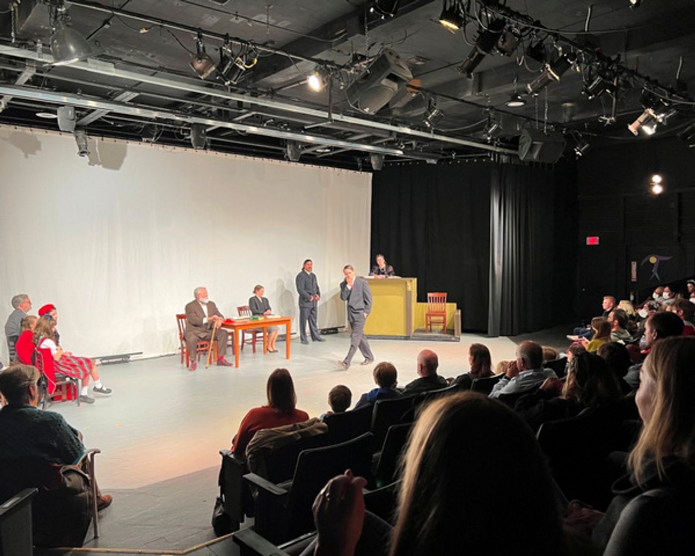 Photos: First Look At MIRACLE ON 34TH STREET At Theatrikos  Image