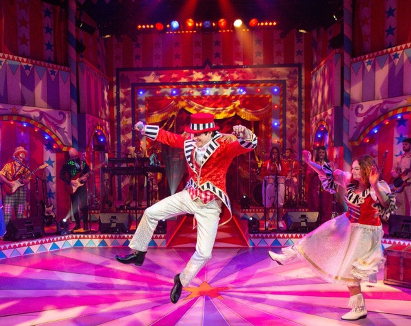 Photos: First Look At GOLDILOCKS AND THE THREE BEARS At The New Wolsey Theatre Ipswich  Image