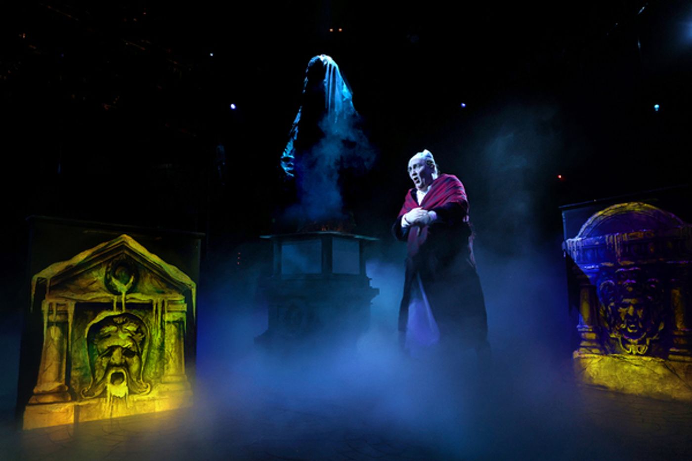 Photos: Get a First Look at A CHRISTMAS CAROL at North Shore Music Theatre  Image