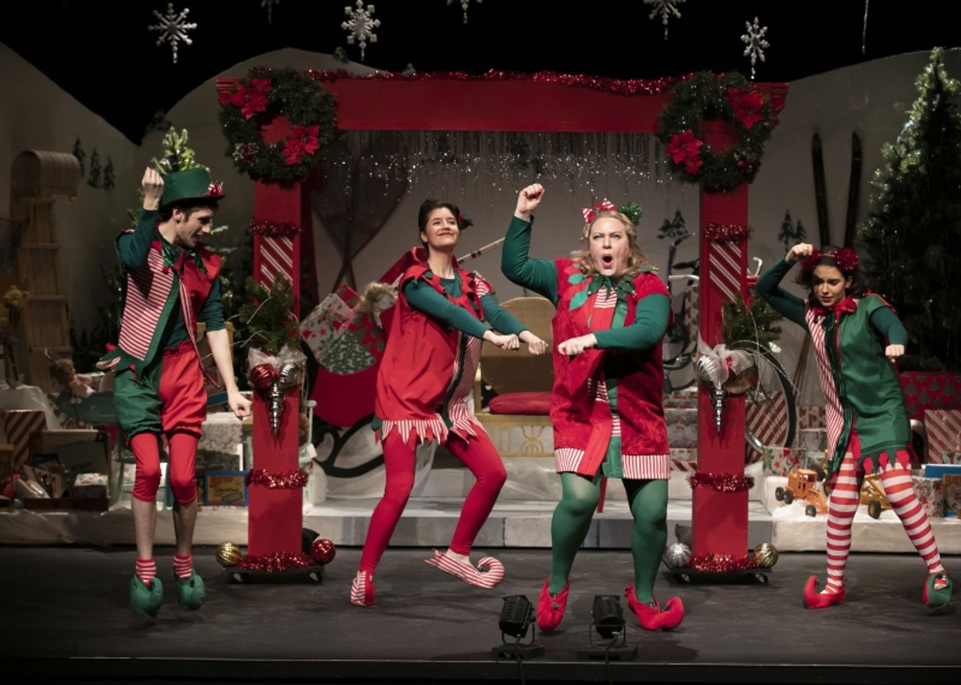 Review: MIRACLE ON 34TH STREET at Ottawa Little Theatre  Image