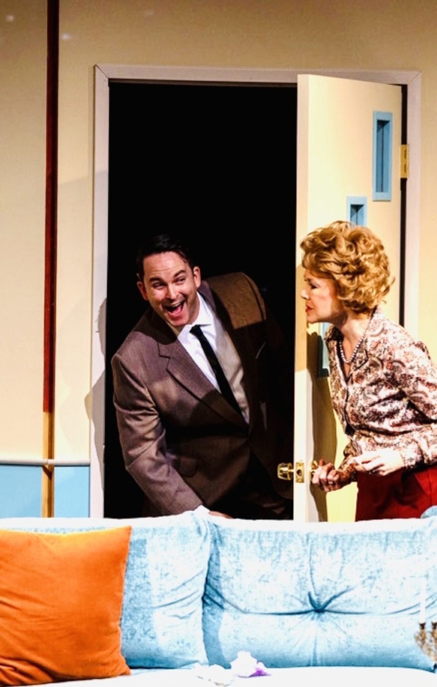 Review: DO NOT REMOVE LABEL is a Hilarious, Brilliant Piece of Theatre  Image