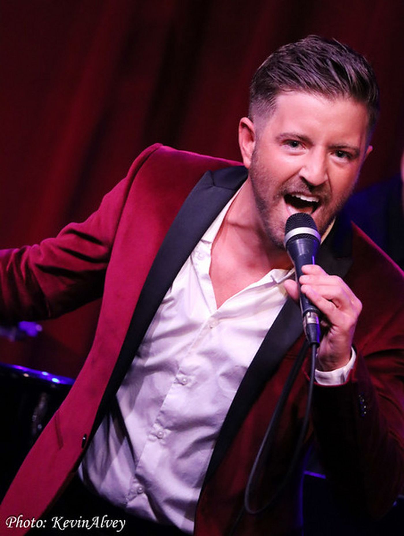 Photos: THE VOICE Runner-Up Billy Gilman Storms The Birdland Stage With A Holiday Show!  Image