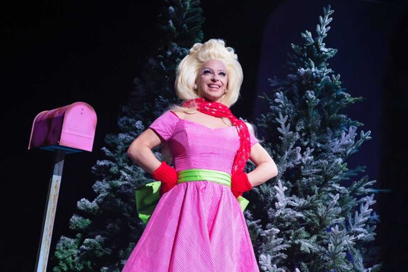 Photos/Video: First Look at Miz Cracker in WHO'S HOLIDAY  Image