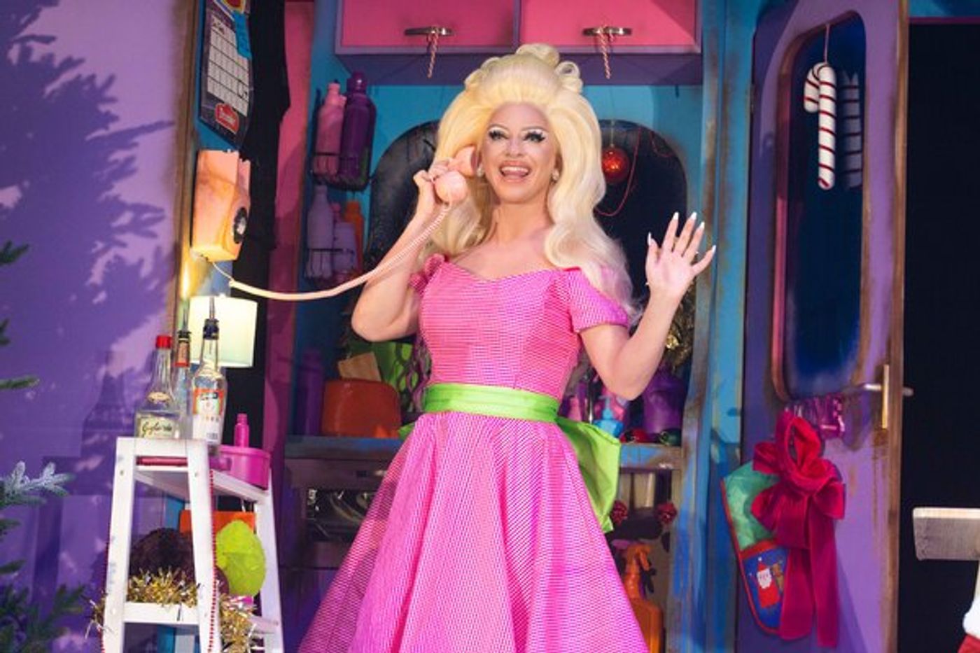 Photos/Video: First Look at Miz Cracker in WHO'S HOLIDAY  Image