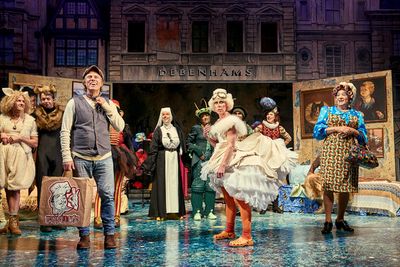 John Bishop, Anna-Jane Casey, Ian McKellen and Company Photo