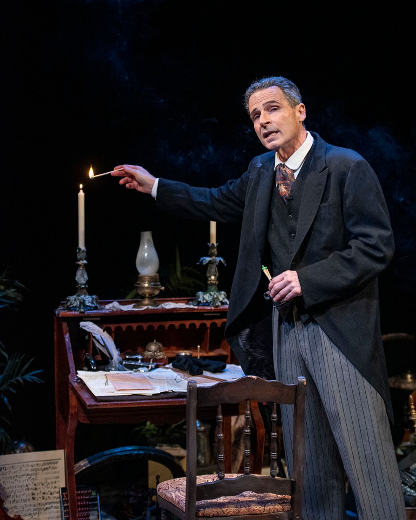 Review: A CHRISTMAS CAROL: A GHOST STORY OF CHRISTMAS at Olney Theatre Center  Image