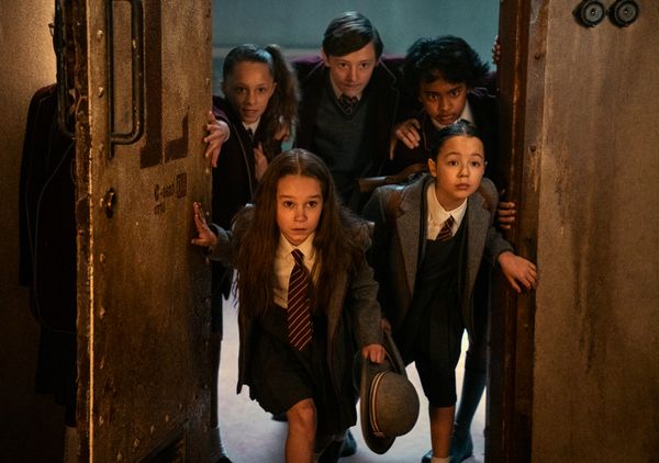 Photos: Netflix Shares New MATILDA THE MUSICAL Film Stills — photo 13 of 17