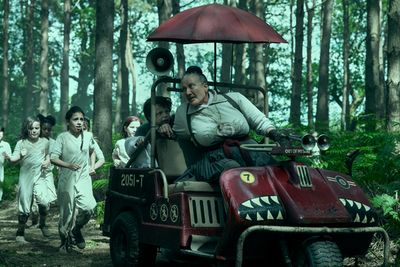 Charlie Hodson-Prior as Bruce Bogtrotter, Emma Thompson as Agatha Trunchbull Photo
