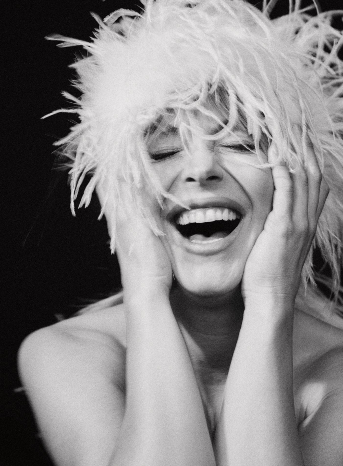 Interview: Julianne Hough Talks Taking Risks, Getting Vulnerable & Having Fun With New Solo Show at the Paradise Club  Image