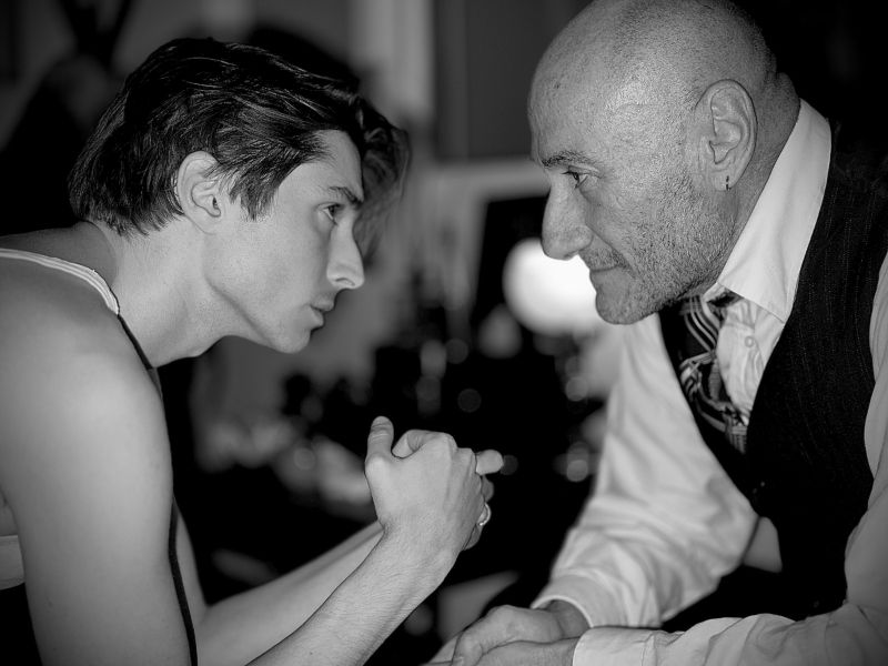 Review: IN CASA CON CLAUDE 3.0 al Teatro Lo Spazio Review: IN CASA CON CLAUDE 3.0 al Teatro Lo Spazio Image