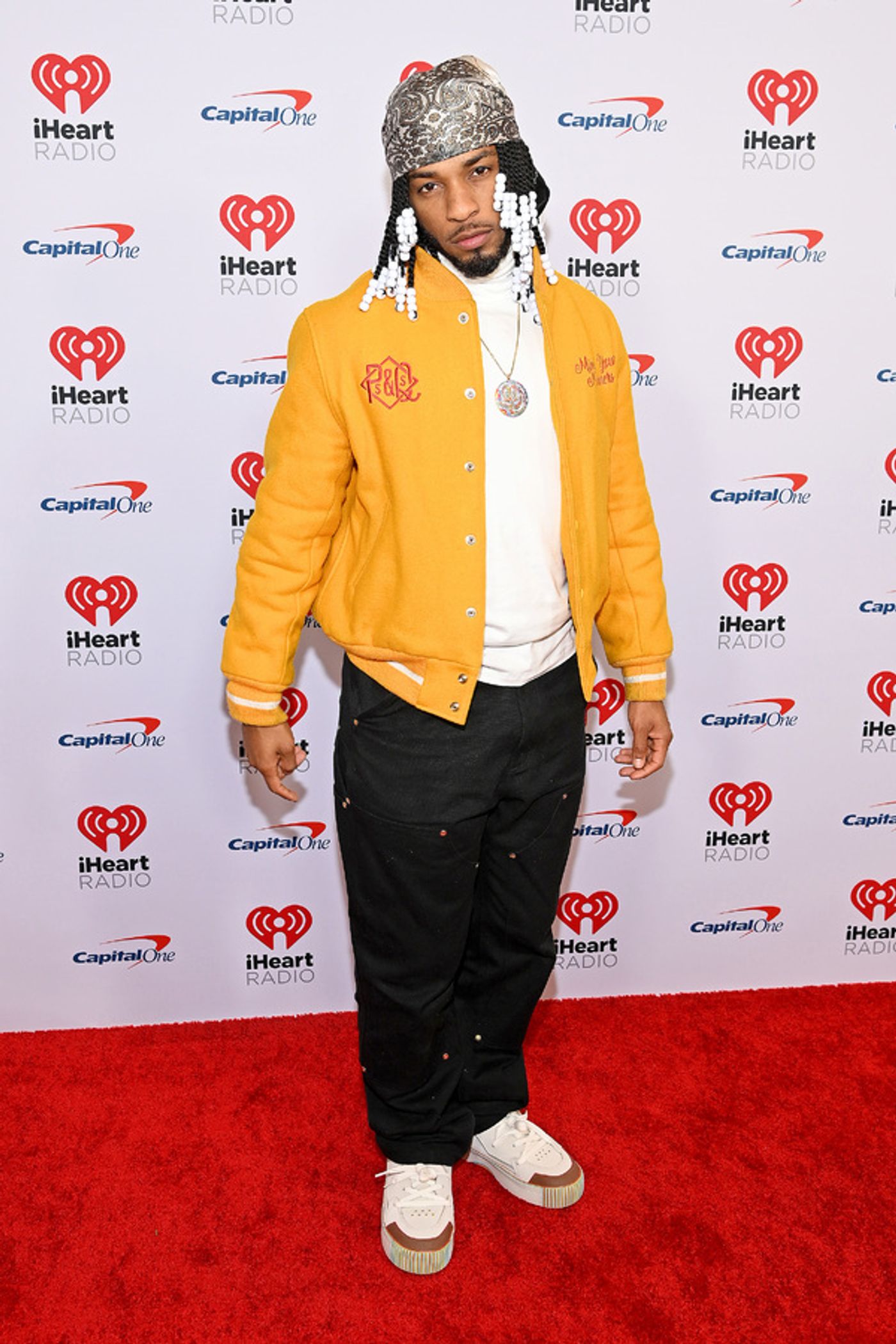 Photos: Dove Cameron, Dua Lipa & More Attend iHeart Radio's Jingle Ball  Image