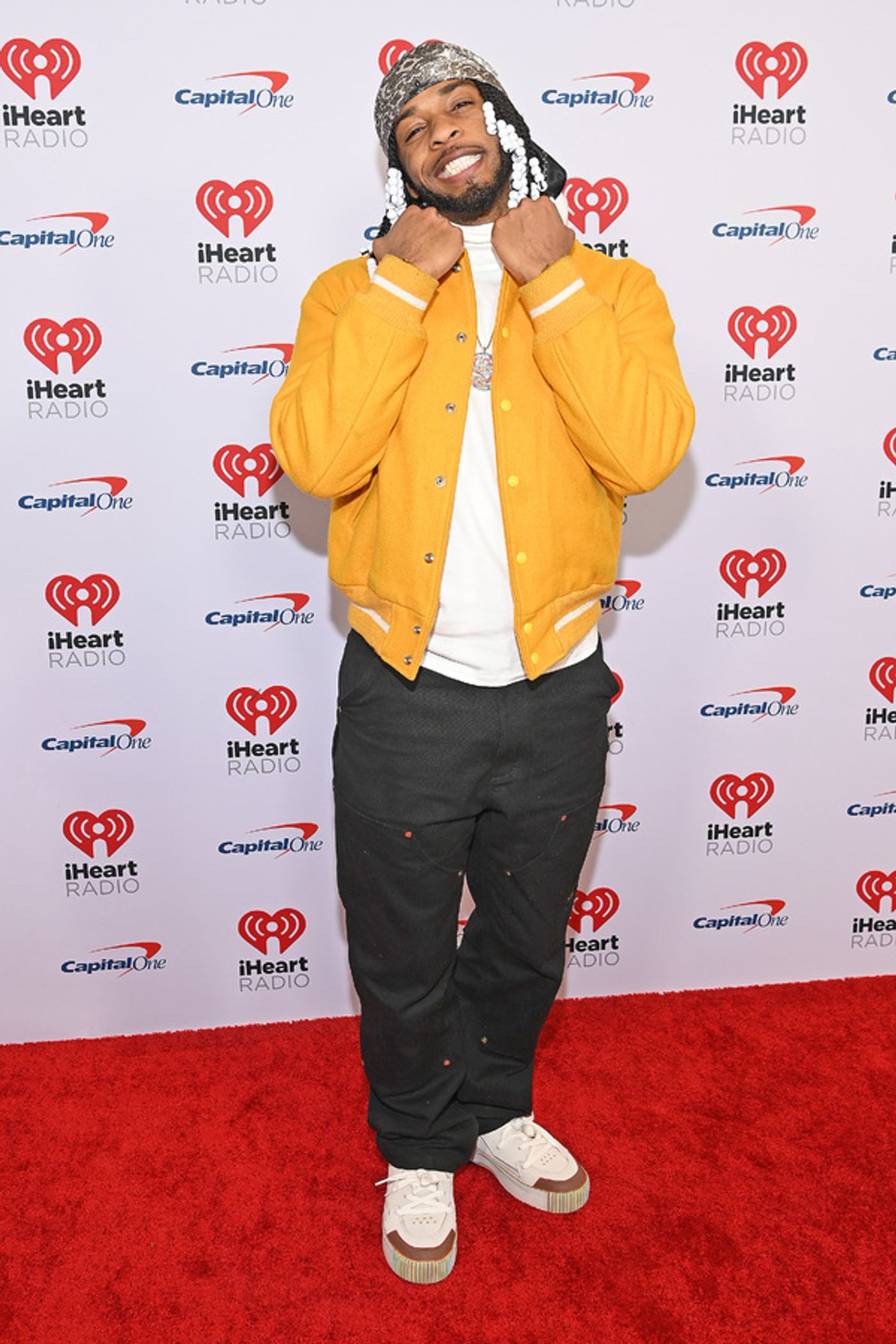 Photos: Dove Cameron, Dua Lipa & More Attend iHeart Radio's Jingle Ball  Image