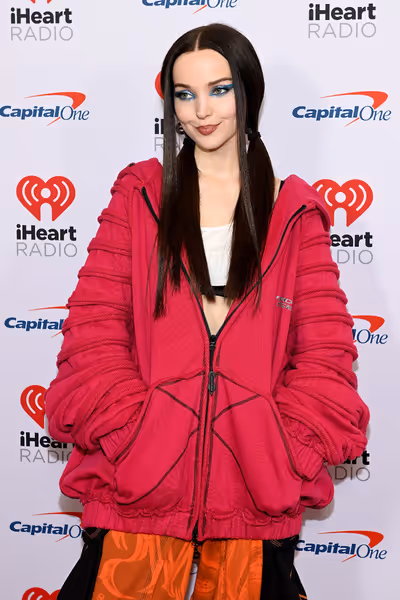 Dove Cameron Photo