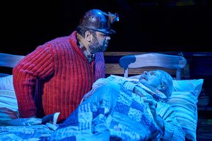 Minal Patel and Robert Bathurst Photo