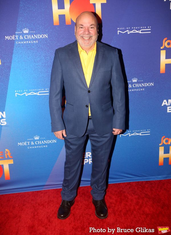 Photos: SOME LIKE IT HOT Cast Strikes a Pose on Opening Night — photo 33 of 86