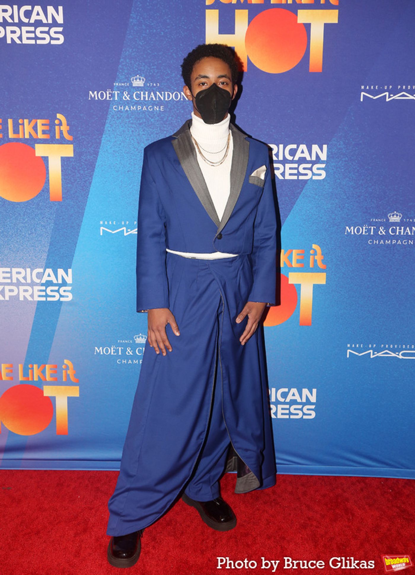 Photos: SOME LIKE IT HOT Cast Strikes a Pose on Opening Night  Image