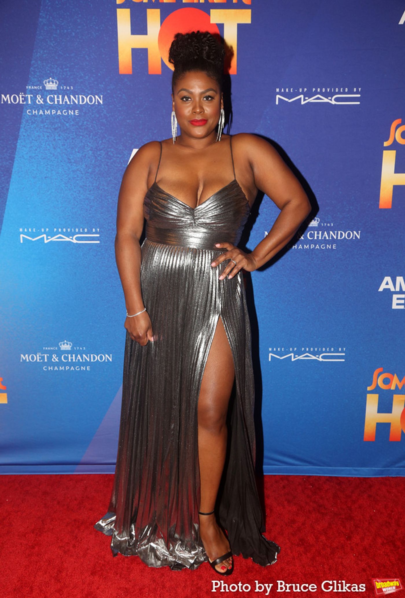 Photos: SOME LIKE IT HOT Cast Strikes a Pose on Opening Night  Image