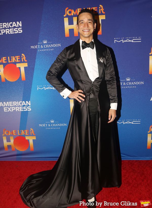 Photos: SOME LIKE IT HOT Cast Strikes a Pose on Opening Night — photo 61 of 86