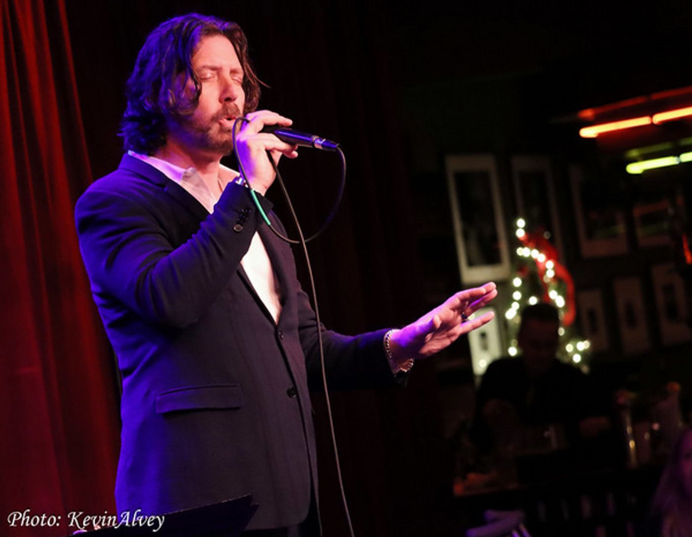 Photos: James Barbour Celebrates The Season At Birdland  Image