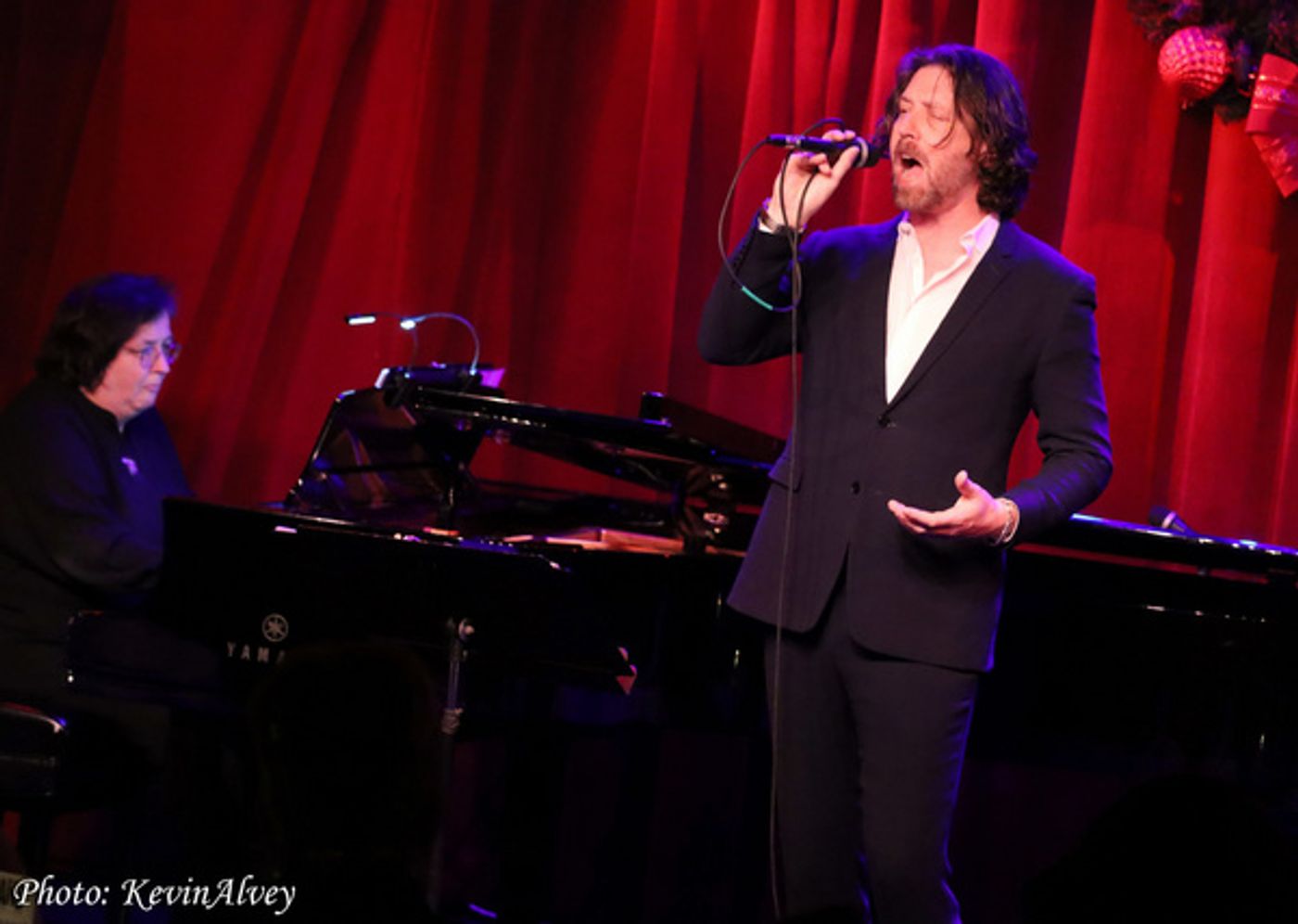 Photos: James Barbour Celebrates The Season At Birdland  Image