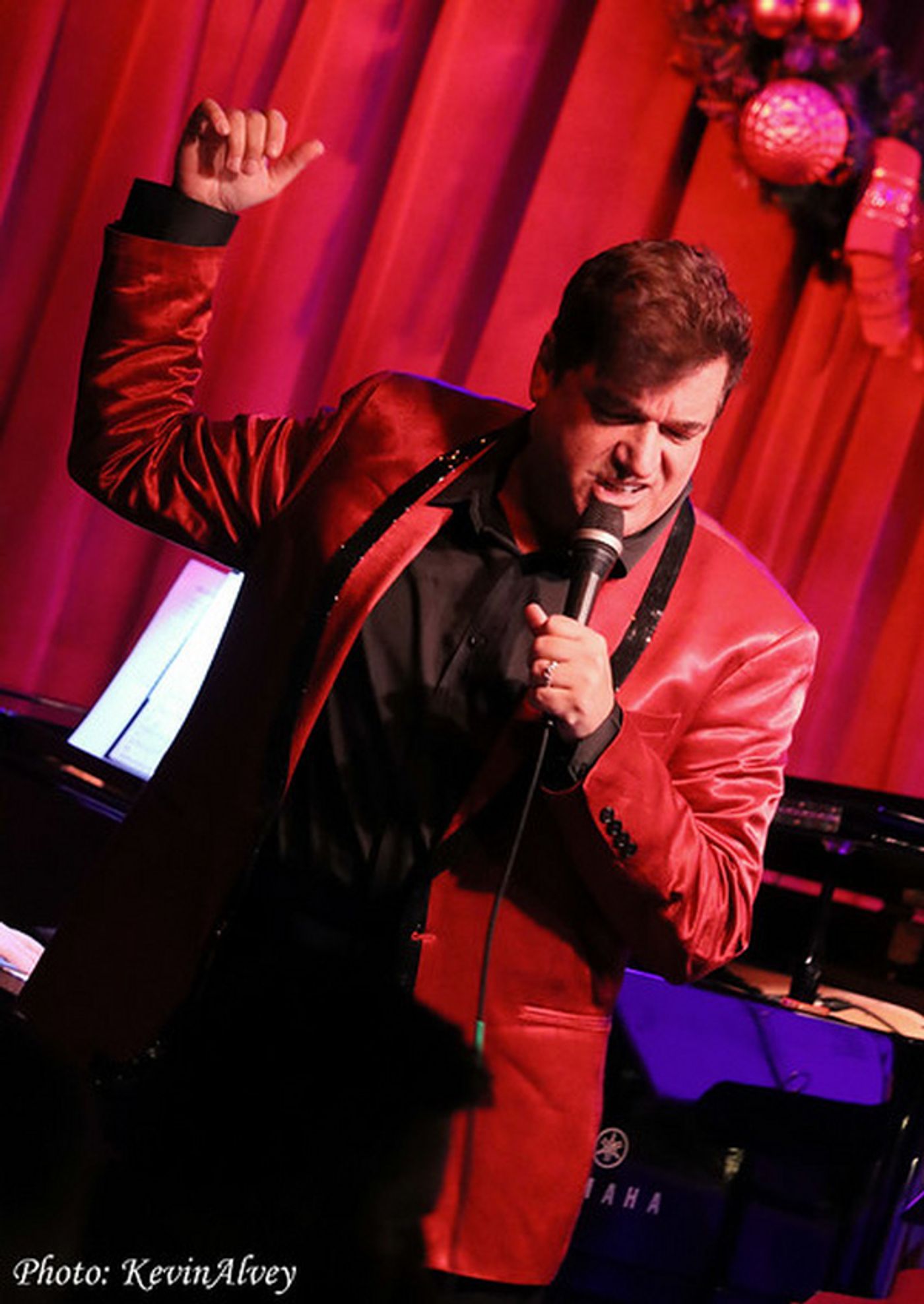 Photos: James Barbour Celebrates The Season At Birdland  Image
