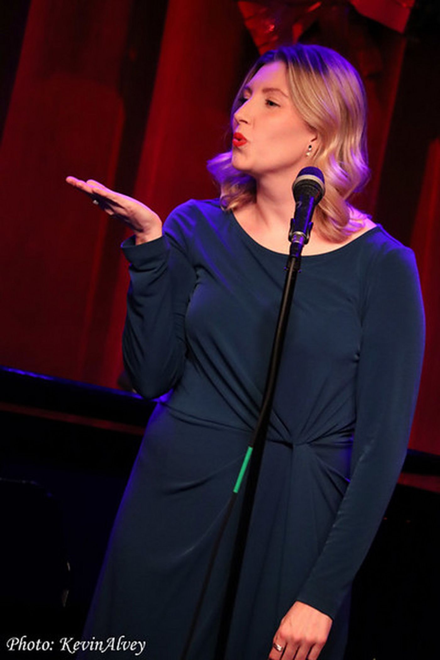 Photos: James Barbour Celebrates The Season At Birdland Photos: James Barbour Celebrates The Season At Birdland Image