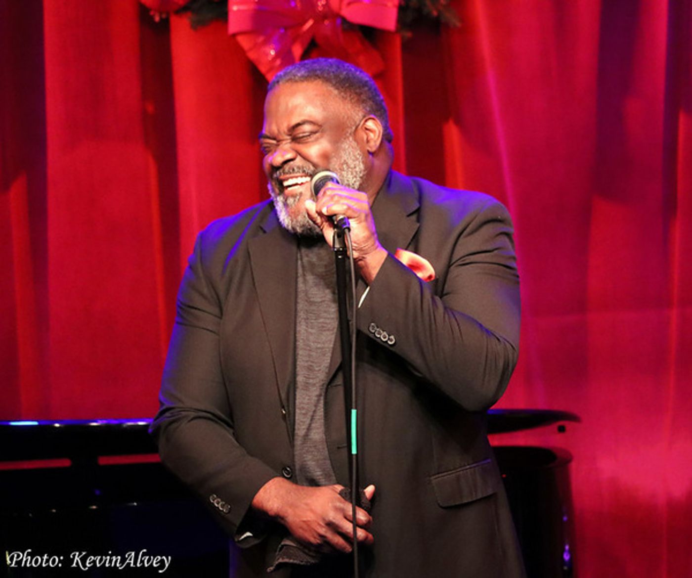 Photos: James Barbour Celebrates The Season At Birdland  Image
